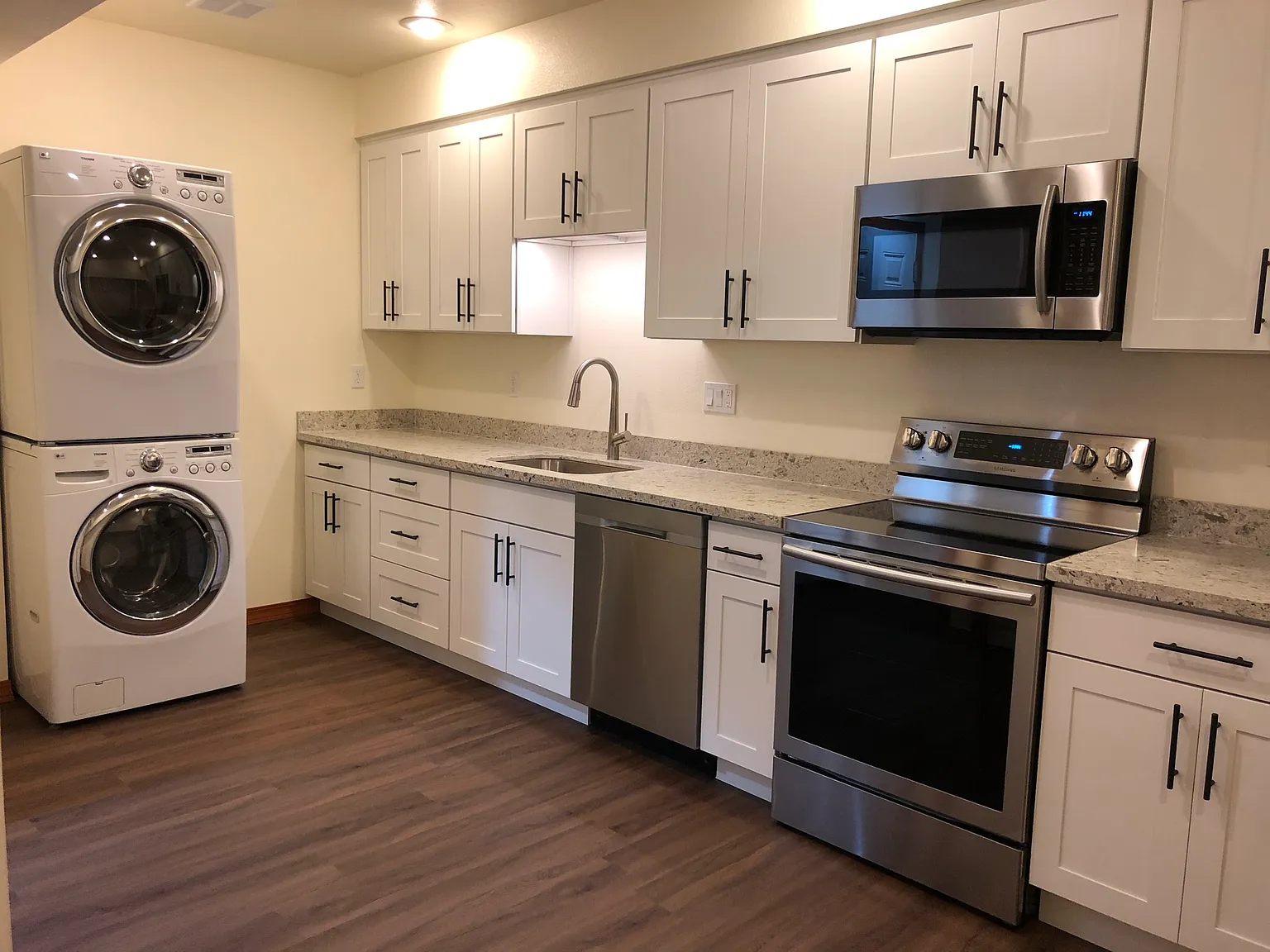 2 bed, 1200 sqft, $2,700 — Photo 4