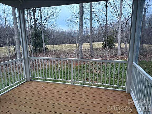 3rd image of 221 Wildwood Loop