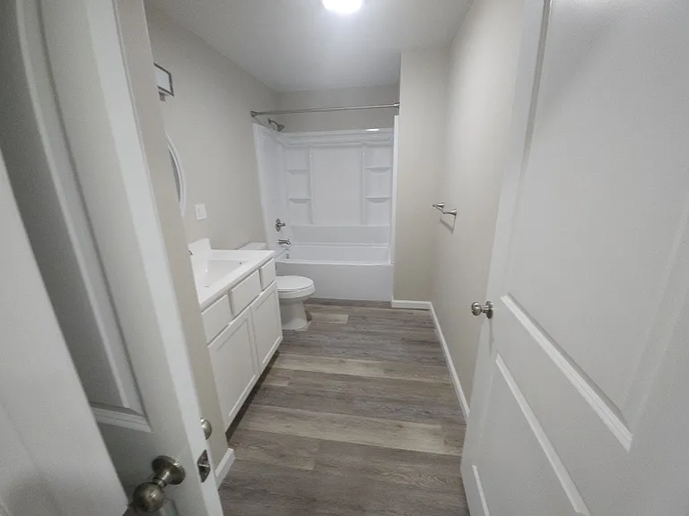 1068 Lakeland Dr — Photo 11