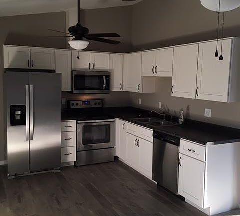 Kitchen 18'x11' including the eat in area