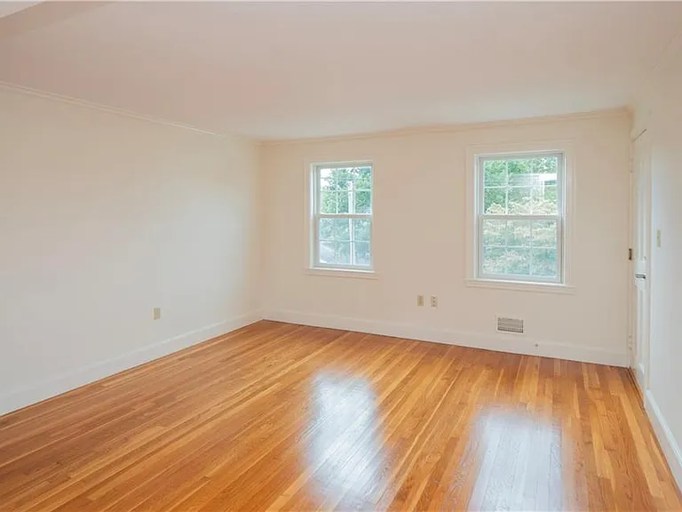11 Village Ln #B — Photo 9