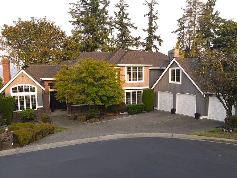 20307 NE 15th Pl — Photo 1