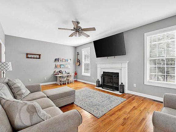 5th image of 335 Clayton Dr