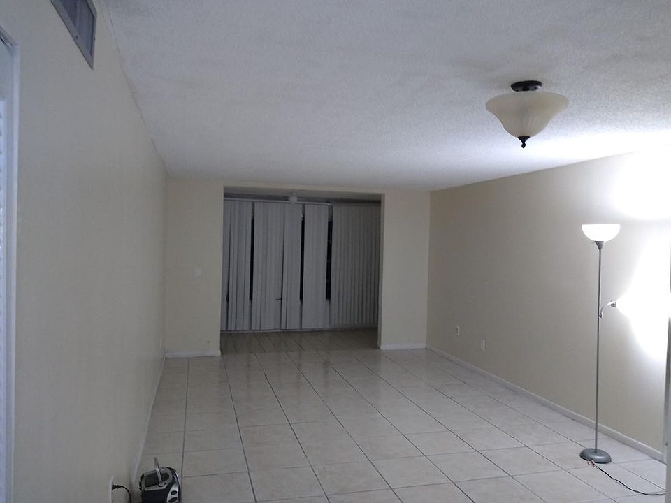 2nd image of 2840 Somerset Dr APT M212