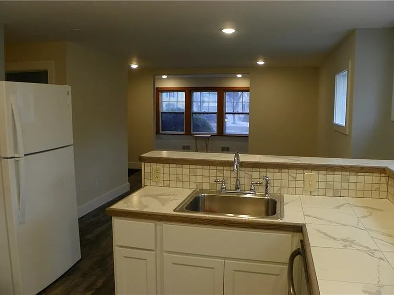 1067 N Winton Rd — Photo 6