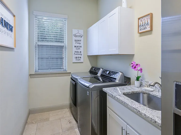 5624 Gillum Dr — Photo 18