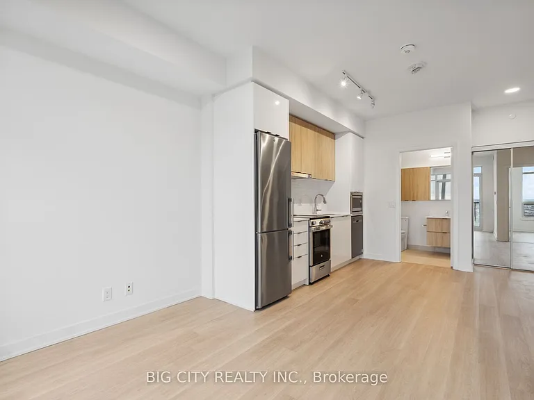 50 Upper Mall Way #2606 — Photo 9