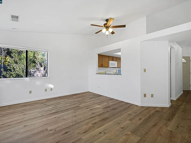237 Starboard Dr — Photo 3