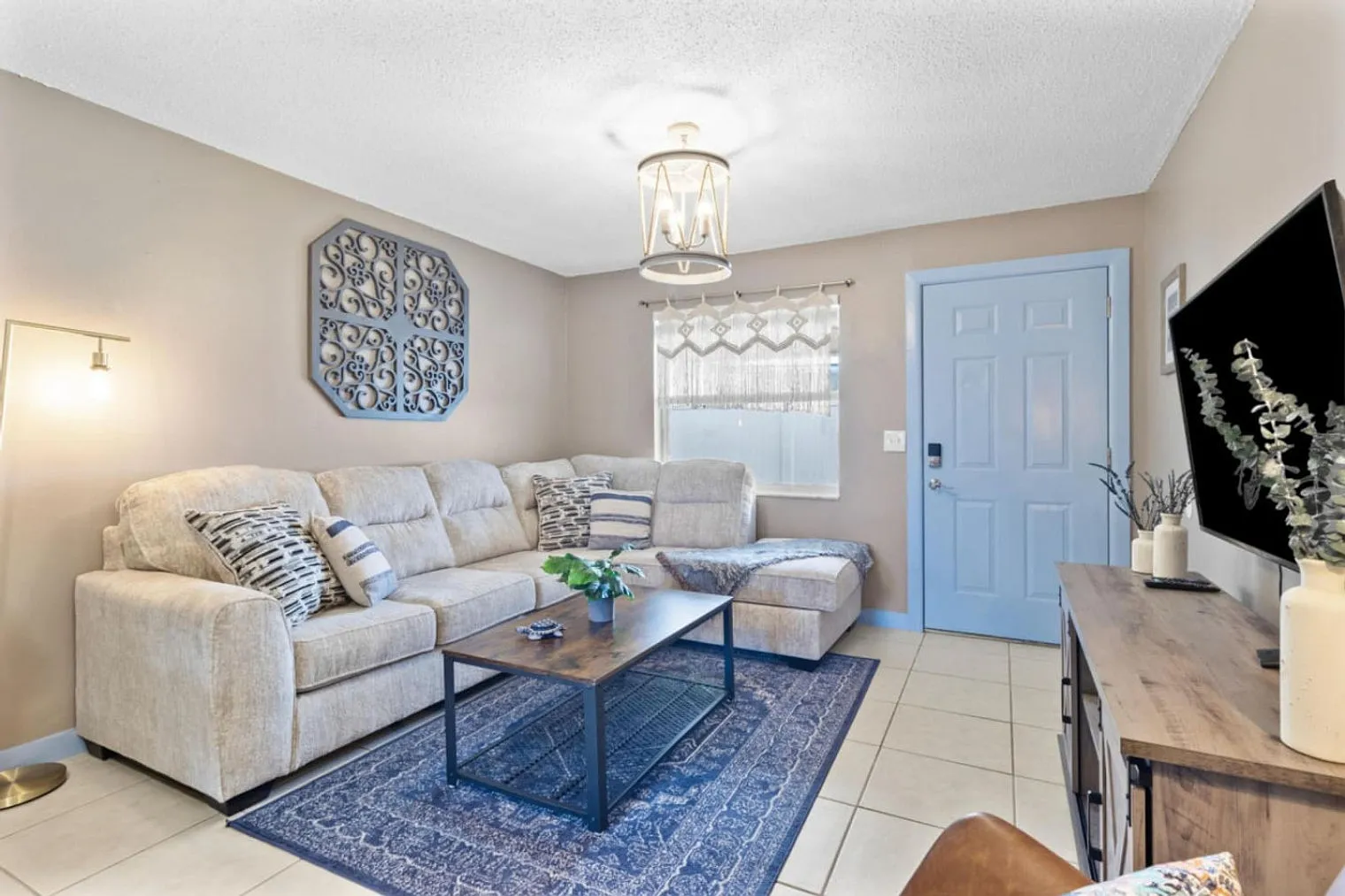 2 bed, 1.0 bath, $3,387 — Photo 1