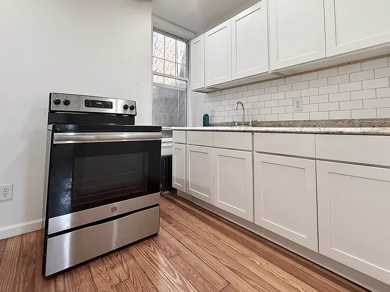67-21 60th St #2L — Photo 3