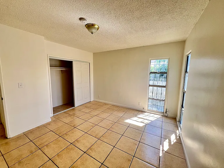 437 W Century Blvd #1 — Photo 5