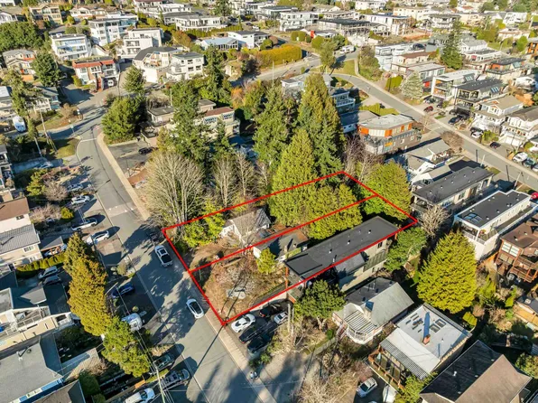 962 Maple St, White Rock, BC V4B 4M5
