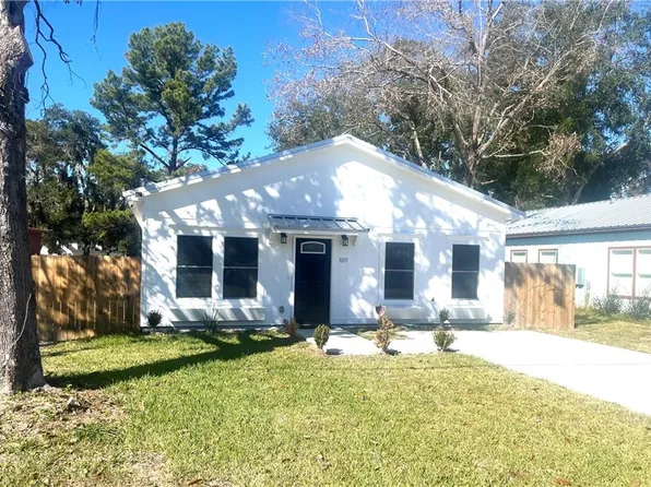 1005 Elbert St, Darien, GA 31305