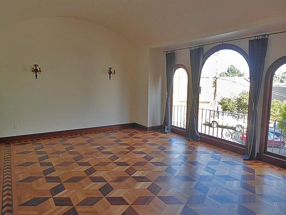 5th image of 185 Beaver St
