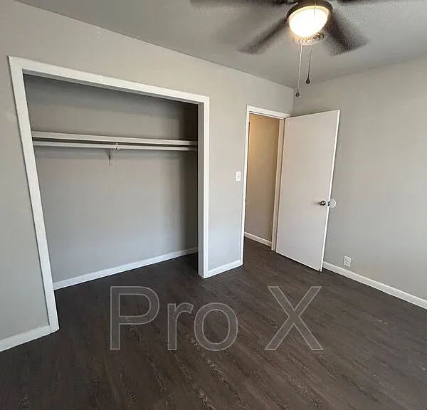 704 W Oak St #2-B — Photo 6