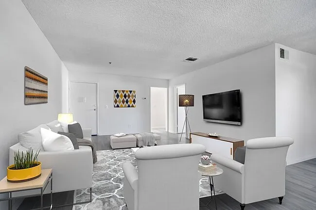 Encino Majestic — Photo 4