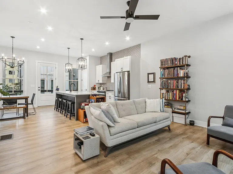 725 Perch Pl — Photo 3