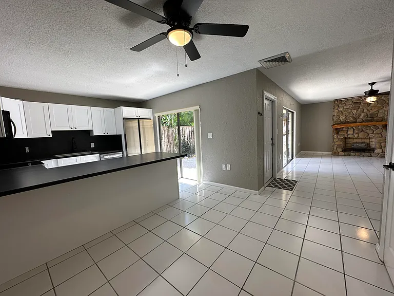 308 3rd Ct — Photo 9