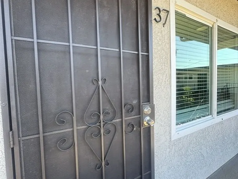 Marine Bay Apartments — Photo 13