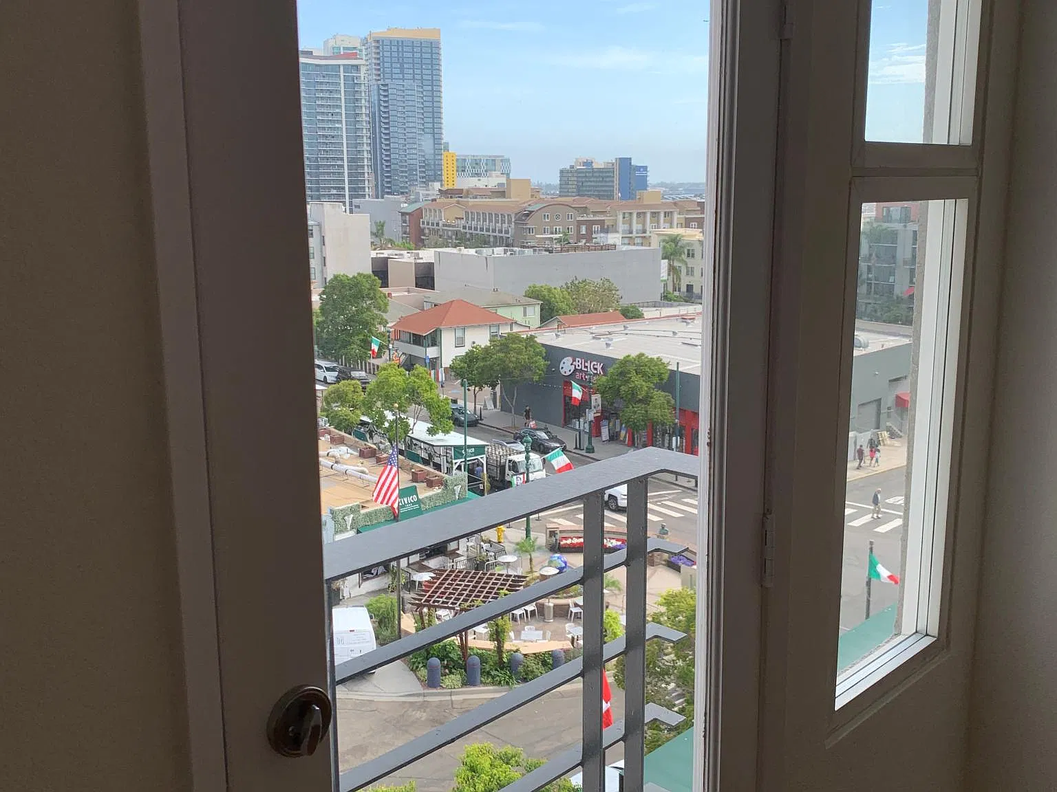 2 bed, 1050 sqft, $3,995 — Photo 4