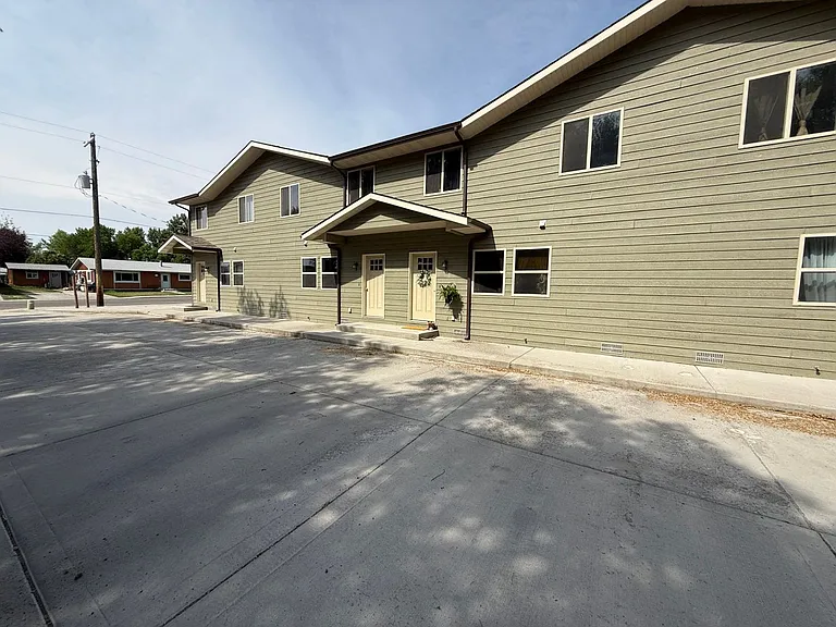 418 W Pershing — Photo 2
