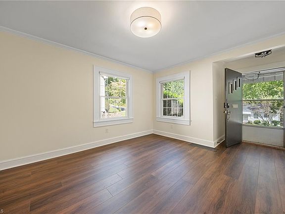 2nd image of 920 Bellview St