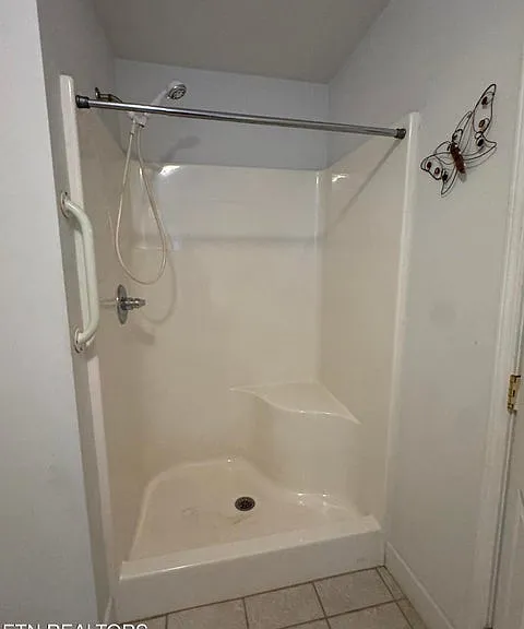 715 Gloucester Ave — Photo 12