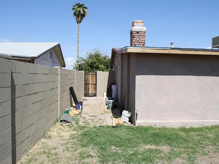 1859 E Florian Ave — Photo 21