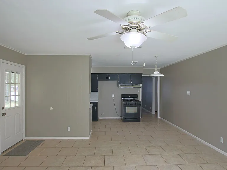 2725 Amy Ln — Photo 5