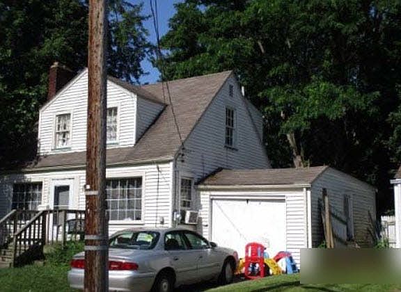4th image of 1615 Plain Ave NE