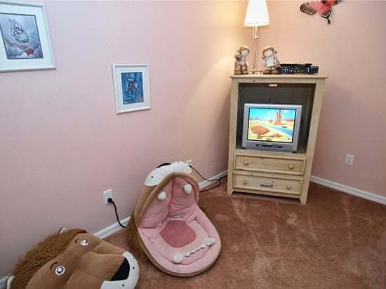 HL5P203JB-Dining-Area