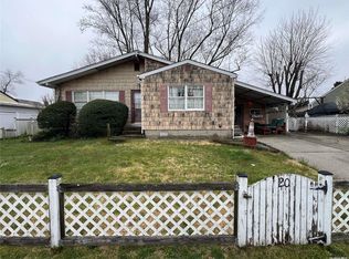 20 Swallow Ln, Brentwood, NY 11717