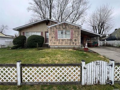 20 Swallow Lane, Brentwood, NY, 11717