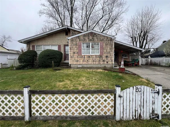 20 Swallow Lane, Brentwood, NY 11717