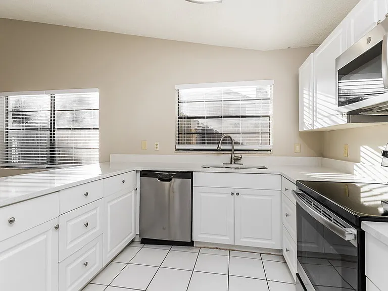 3172 Burlington Dr — Photo 8