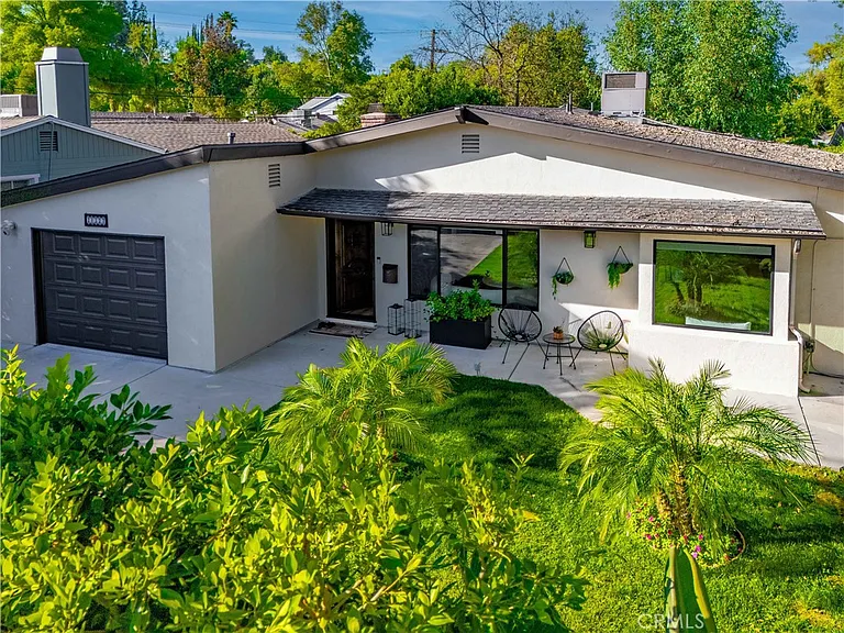 21327 Providencia St — Photo 73