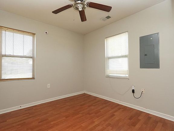 5th image of 18007 Lynn Ln