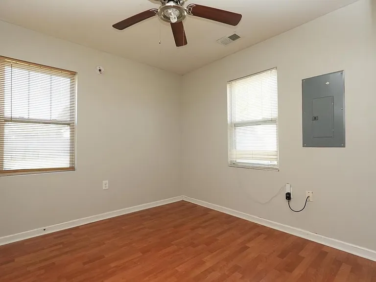 18007 Lynn Ln — Photo 5