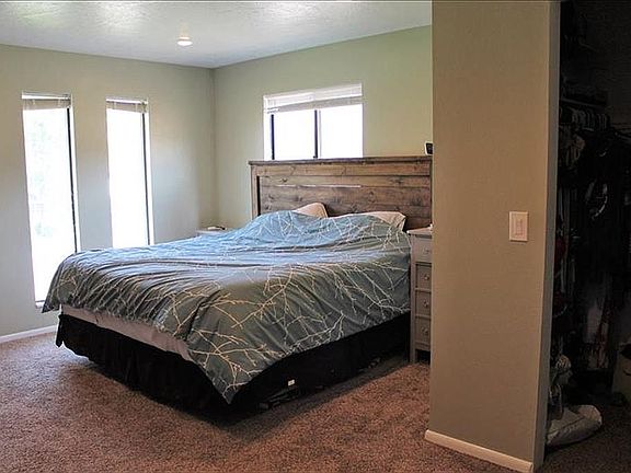 Master with walk-in closet