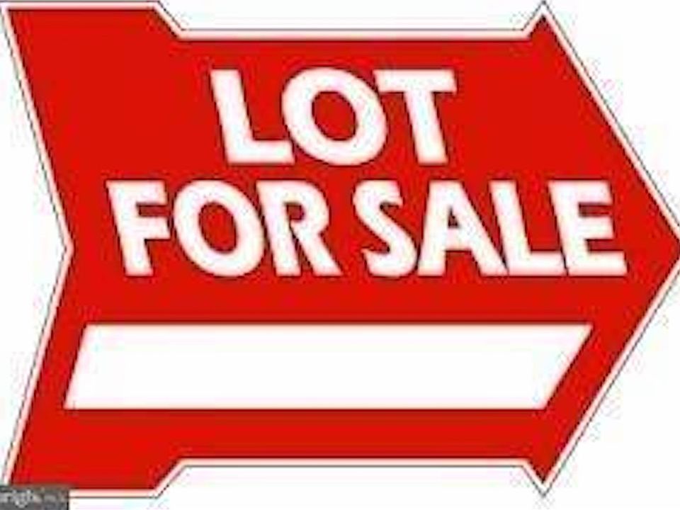 2nd image of 12 Whiting Ln