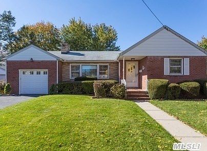 1st image of 44 Pine St
