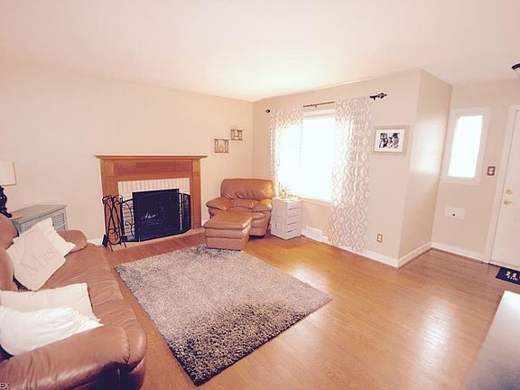 3rd image of 4636 Euclid Blvd