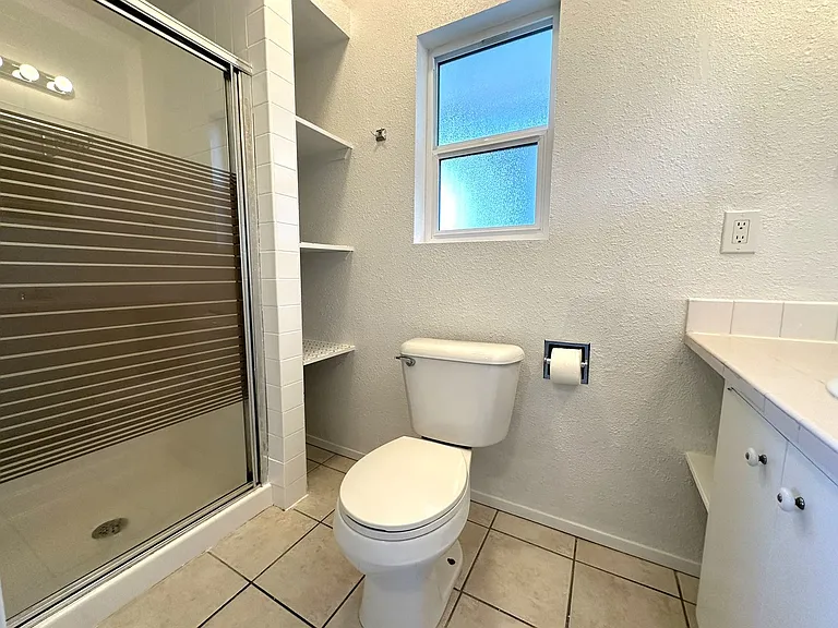 3202 Grand- 5 Unit — Photo 11