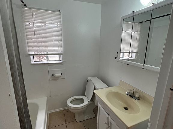 2nd image of 424 S Broadway #B
