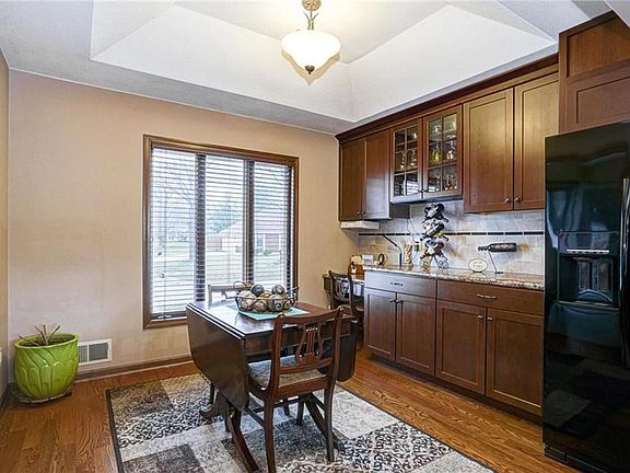 3rd image of 401 SE Brentwood Dr