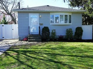 314 Neptune Ave, West Babylon, NY 11704