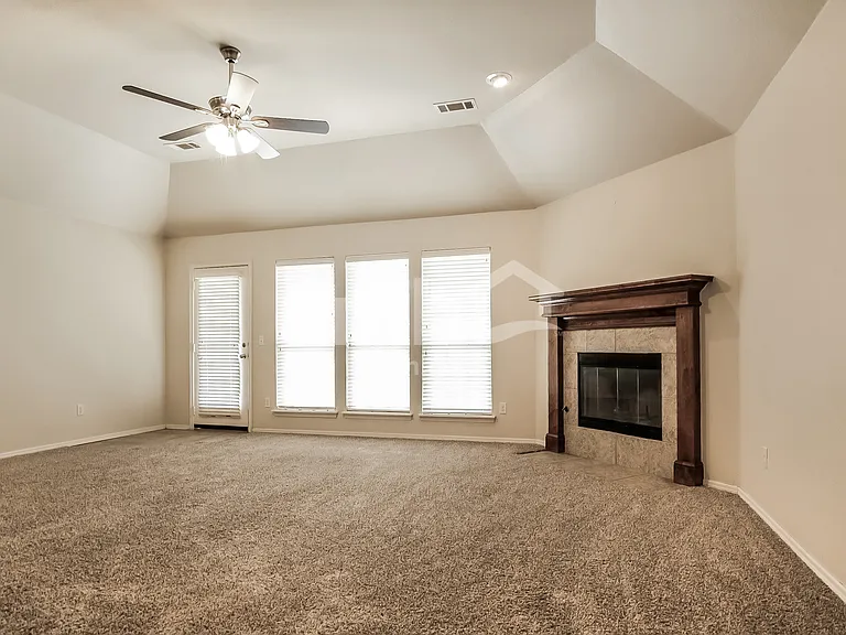 2401 S 10th St E — Photo 5