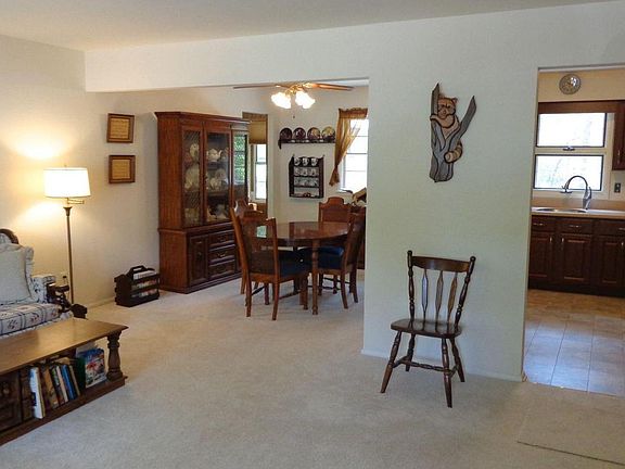 4th image of 19 Zeeland Dr