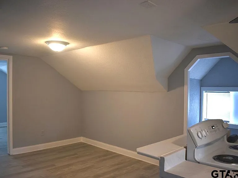 1511 N Summit Ave #2 — Photo 7