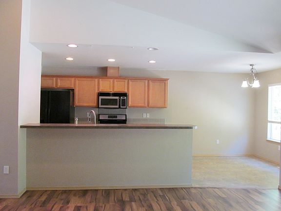 3rd image of 1110 W Wyandotte Ave